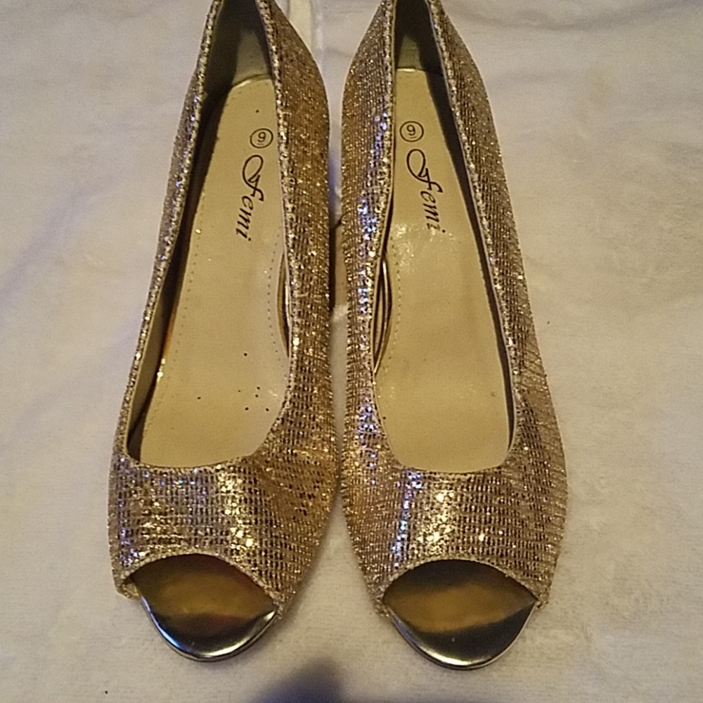 Open toe shoes